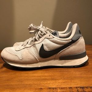 NIKE light gray and navy blue sneakers